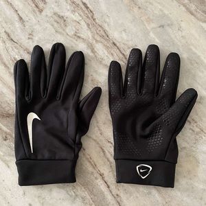 Nike therma academy gloves large